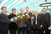 Staatsminister Dr. Wolfgang Heubisch  eröffnete das Fest am 13.08.2011 im Festzelt Wenisch (©Foto: Ingrid Grossmann)